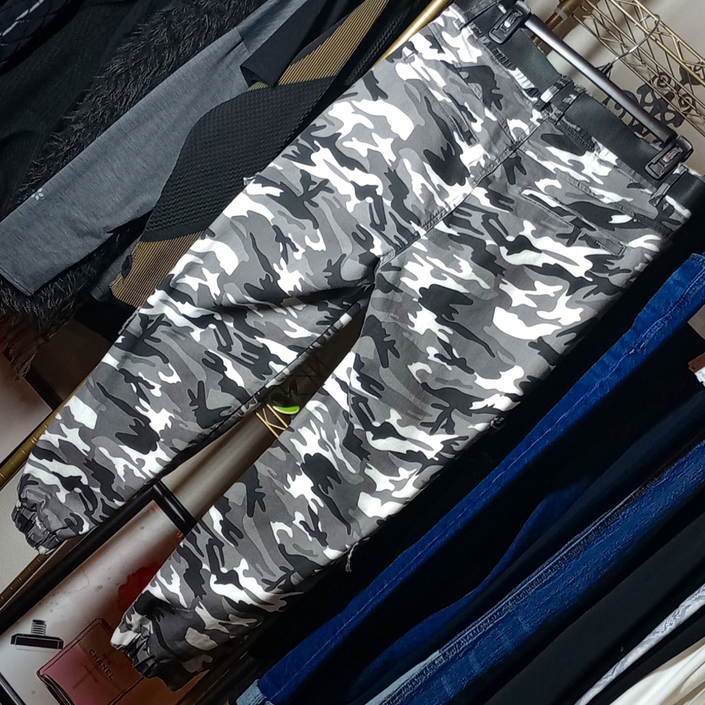 Pants. VIP. Black/Gray/White Camo. Women's Size 15/32.